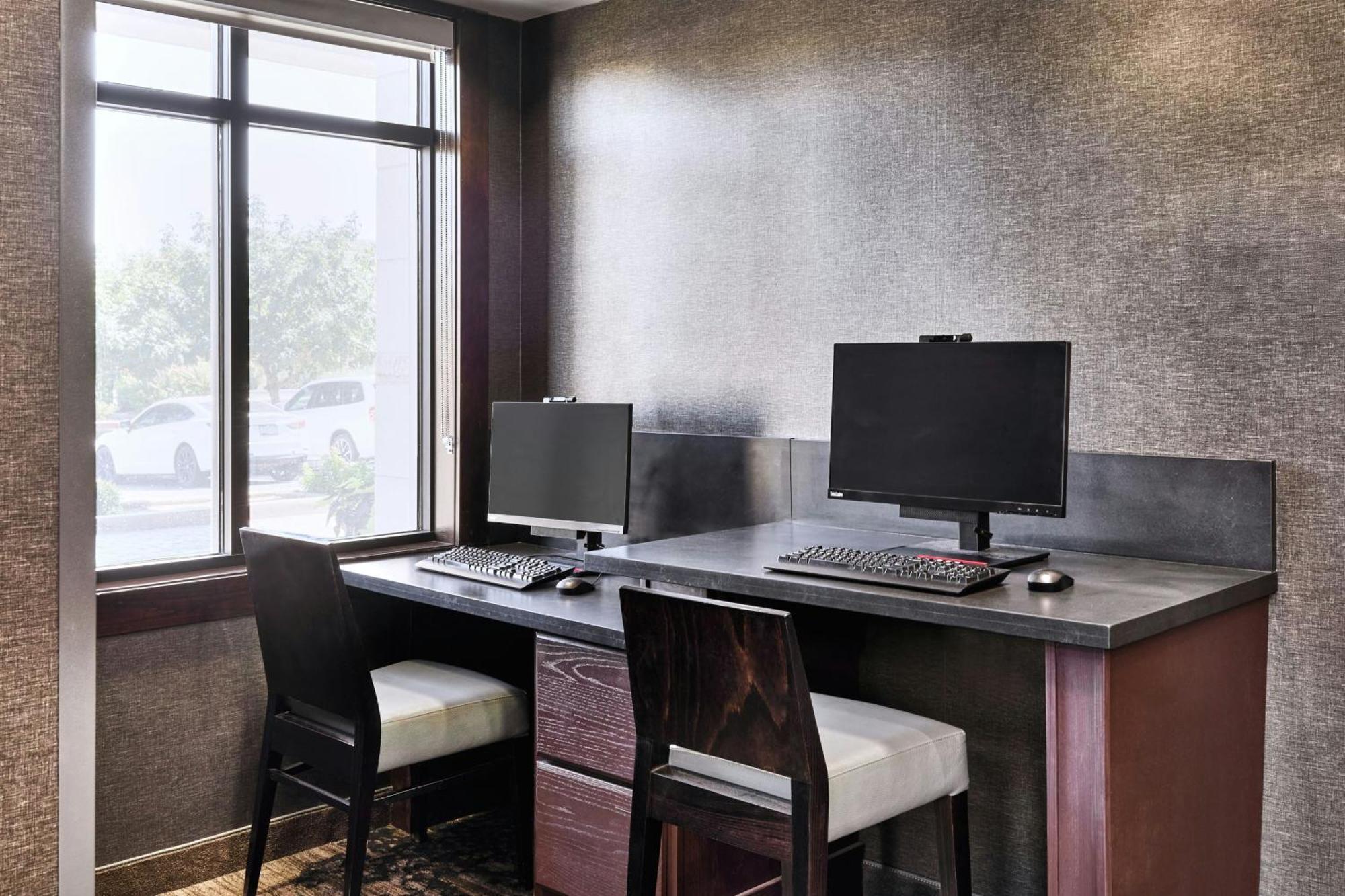 Hotel By Marriott Phoenix 3*